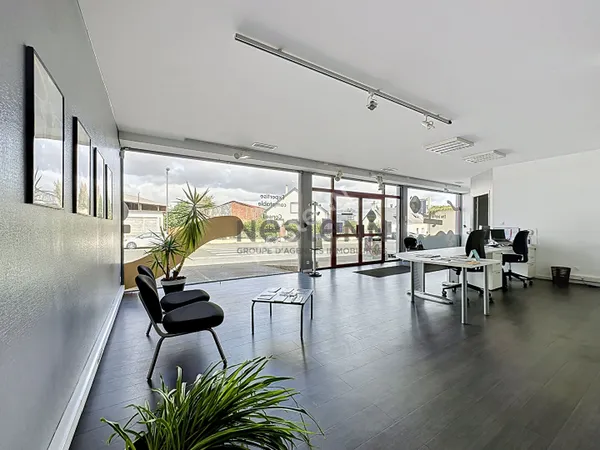 A VENDRE - Local commercial à POUANCE - 150 m² avec locataire en place