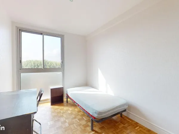 Chambre 5 pièces 97 m²
