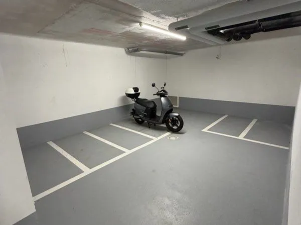 3 emplacements de parking moto