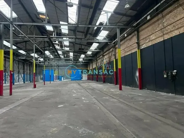 A louer local d'activité de 1 600m² situé à Corbeil