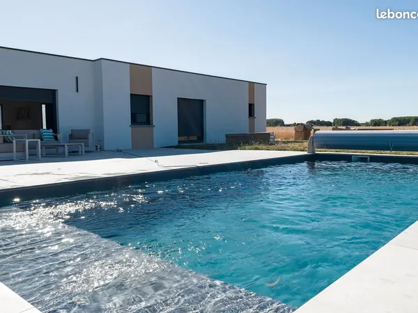 Maison contemporaine 135 métre carré - Piscine - Terrain 1026 métre carré