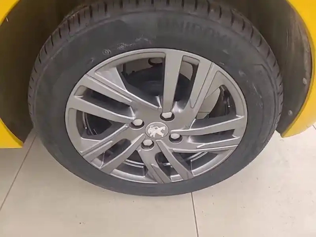 Peugeot 208 puretech 75 s&amp;s bvm5 — photo 12