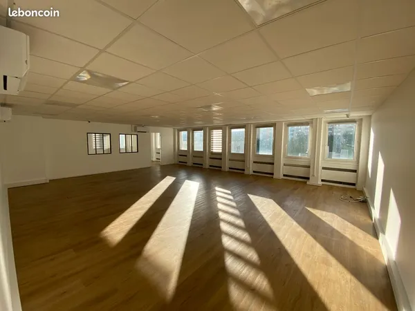 BUREAUX A LOUER - 96.50m² - Métro Créteil - L'Échat sur la ligne 8 à 150 mètres