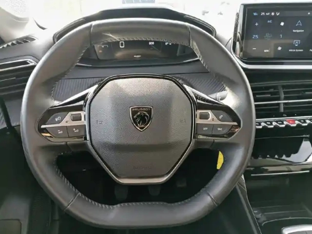 Peugeot 208 puretech 100 s&amp;s bvm6 — photo 9