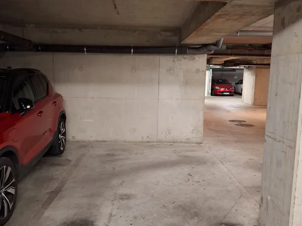 Place de parking en sous sol sabines