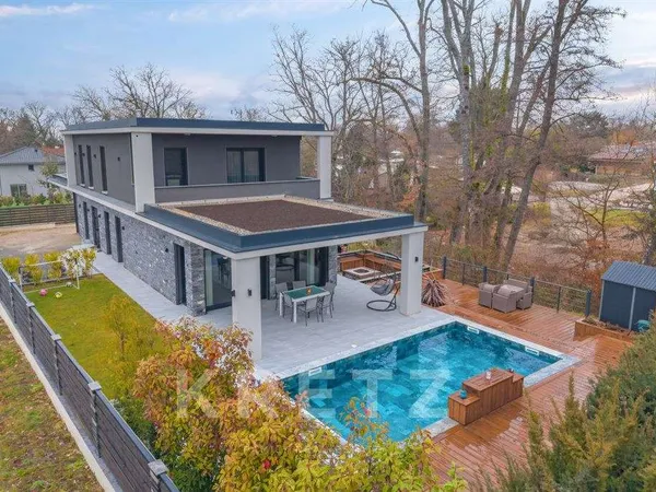 Maison 9 pièces 250 m²
