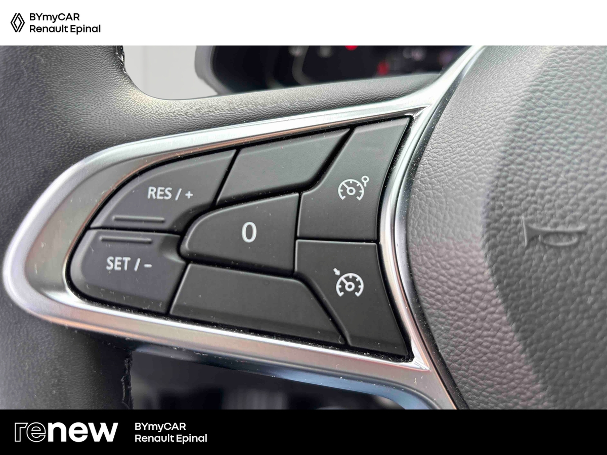 Renault Captur mild hybrid 140 — photo 18
