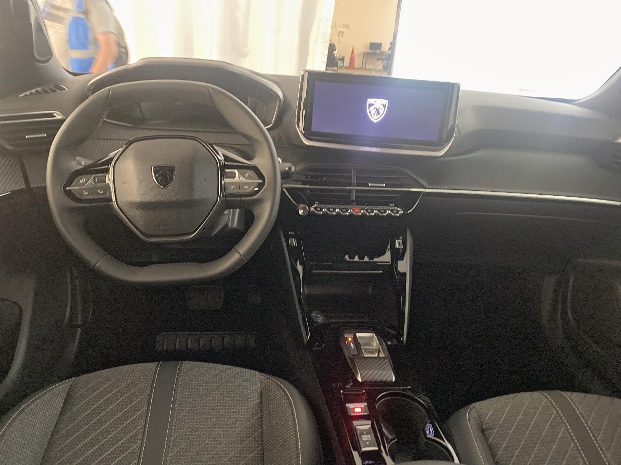 Peugeot 2008 hybrid 145 ch e-dcs6 allure — photo 8