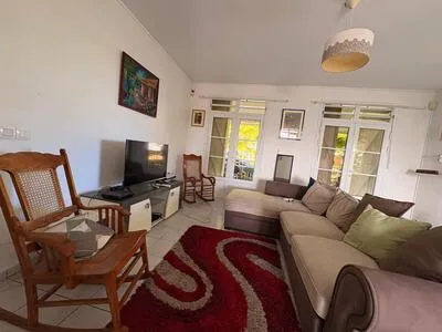 SPACIEUX HAUT DE VILLA MEUBLE F6 DANS PROPRIÉTÉ PRIVEE
