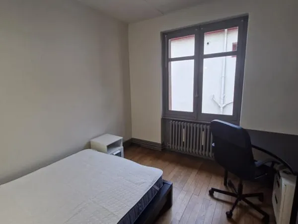 Chambre meublée - 69008