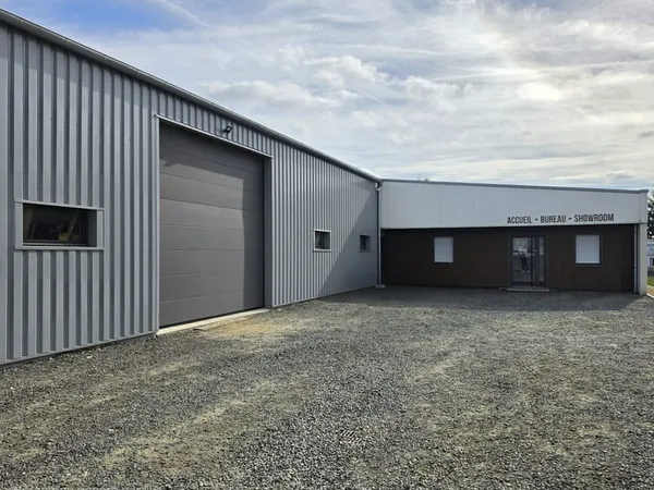 Bureaux commerciaux avec show room et atelier
