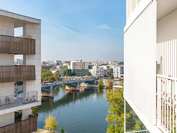 Appartement d'architecte avec balcon vue Seine au dernier étage