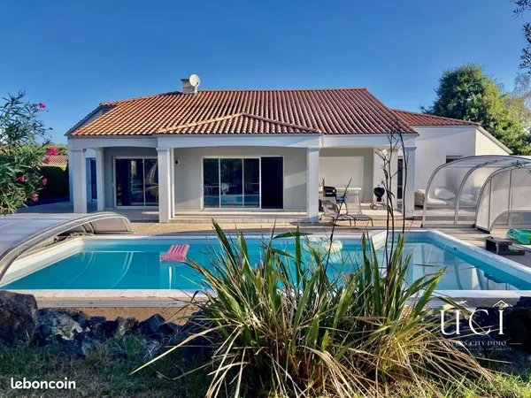Maison 7 pièces 256 m²