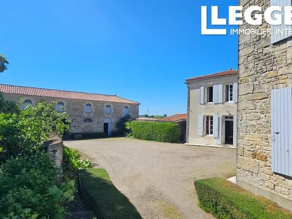Ensemble immobilier 300 m² maison bourgeoise et maison d'amis sur une parcelle de plus de 8000 m² dé