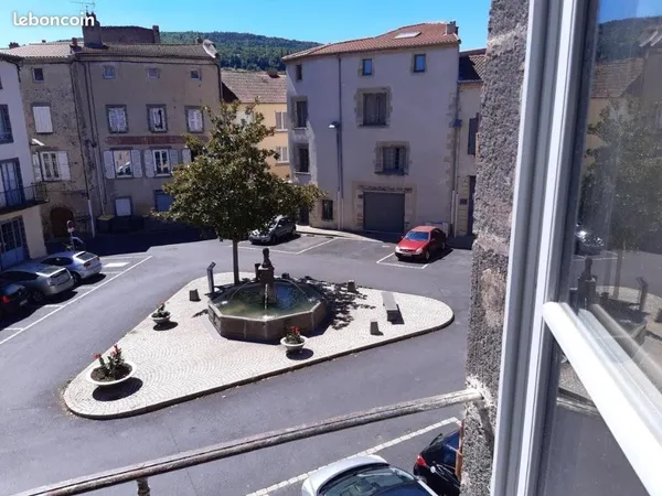 ST AMANT TALLENDE (63450), PROPRIÉTAIRE loue très bel appartement type LOFT
