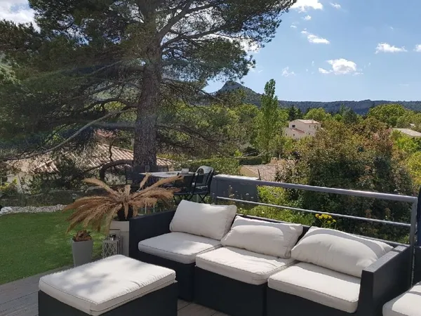🏡 Maison à louer - Plan-d'Aups-Sainte-Baume - 96 m² - Jardin - Garage 📍 Plan-d'Aups-Sainte-Baume