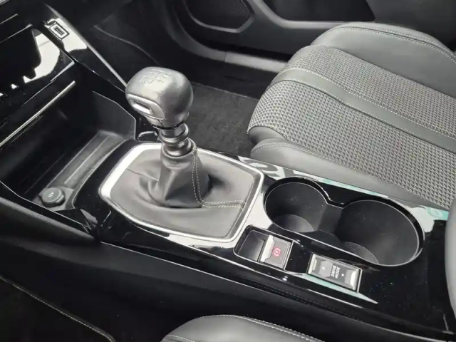 Peugeot 2008 puretech 130 s&amp;s bvm6 — photo 13