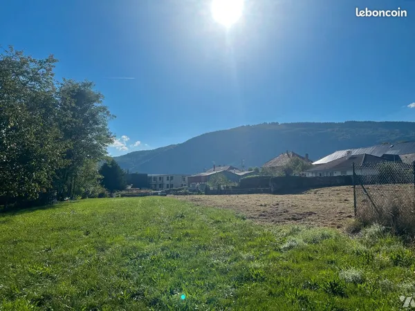 Terrain 674 m² LA BIOLLE