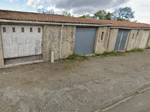 Grand garage à 11700 Pépieux