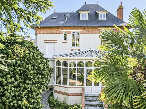 Vends maison bourgeoise - 204 m² - 7 pièces, 6 chambres - Orléans 45100