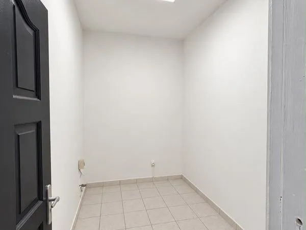 Local professionnel 6,10m2 à louer au Lamentin