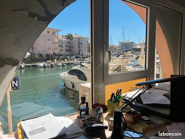 Local 64 m² FREJUS