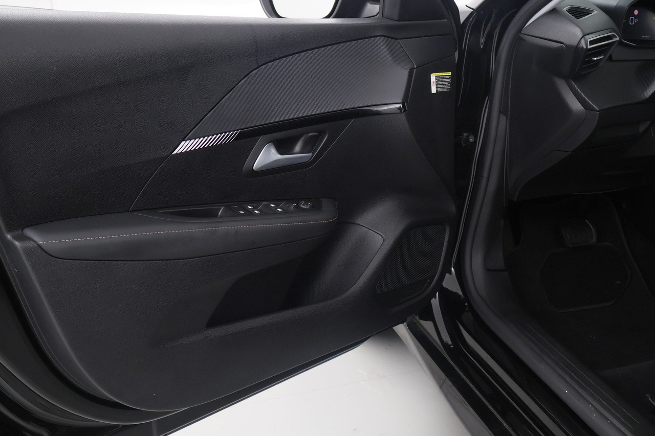 Peugeot 208 — photo 16