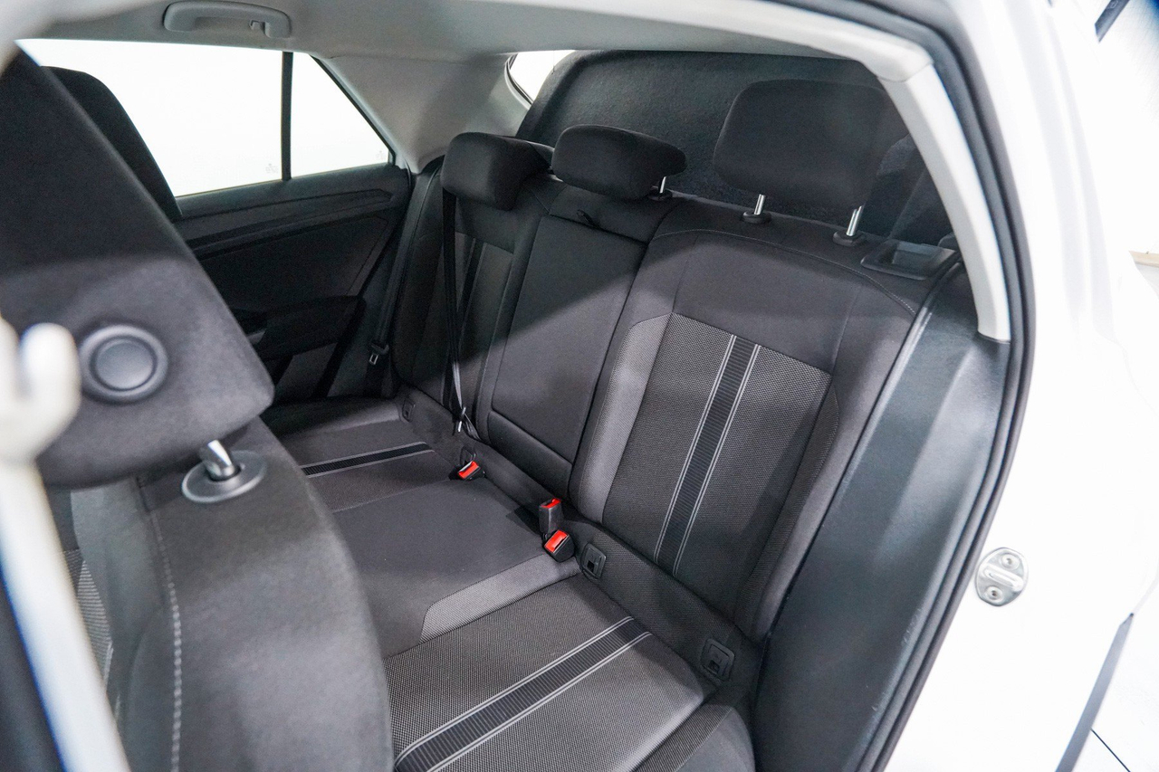 Volkswagen T-Roc — photo 29