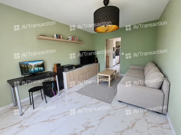 T2 - 53m2 TOTALEMENT RENOVE - Cave et Parking - VAULX VILLAGE