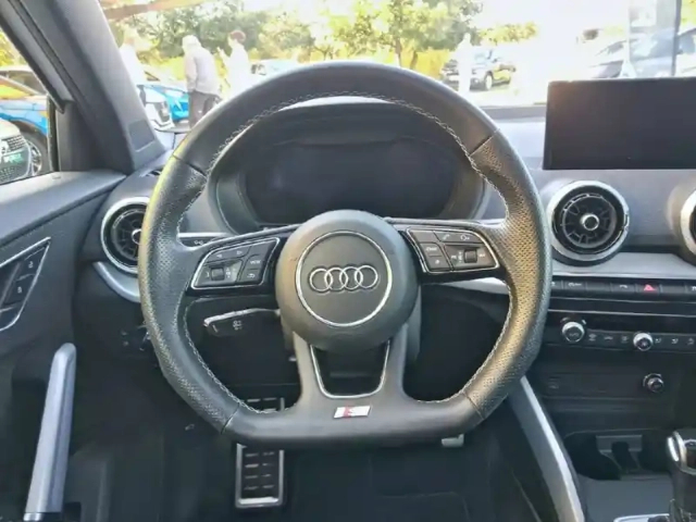 Audi Q2 35 tfsi 150 s tronic 7 — photo 32