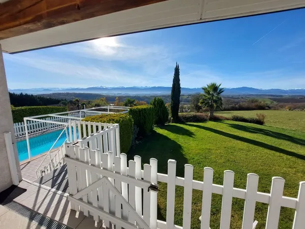 SUPERBE VILLA AVEC UNE VUE HORS DU COMMUN SUR LES PYRENEES « SECTEUR SAINT MARORY...