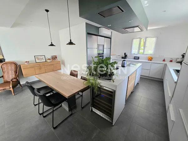 Toulouse Pouvourville 31400 maison T6 de 213 m² -terrain de 271 m² - toit terrasse de 67m² avec park