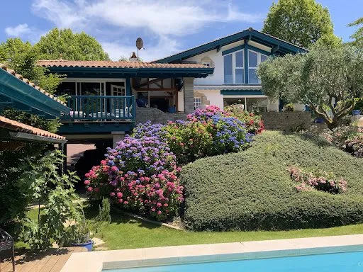 Maison 6 pièces 300 m²