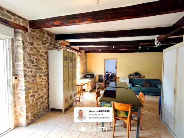 Maison avec grand terrain et dépendances