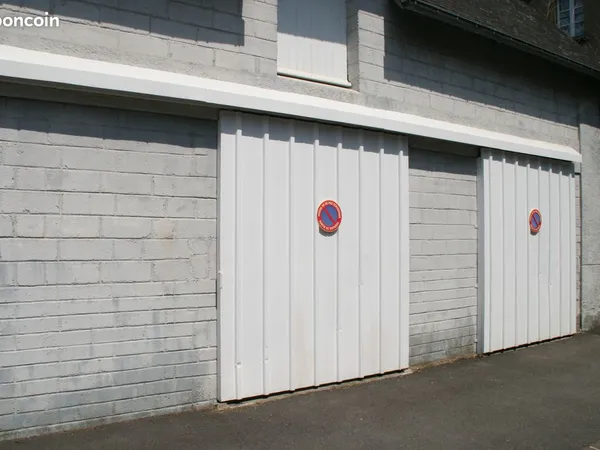 Loue double garage de 37m² avec deux portes