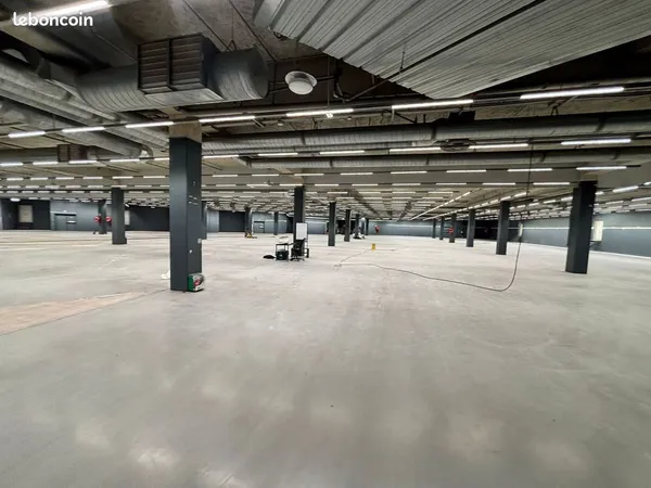 Murs commerciaux 4300 m² ST DENIS