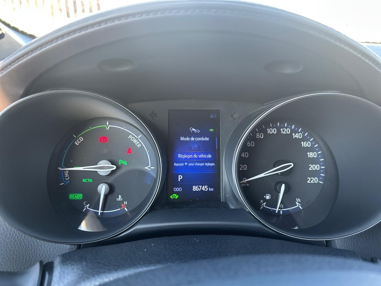 Toyota C-Hr 122h distinctive 2wd e-cvt — photo 13