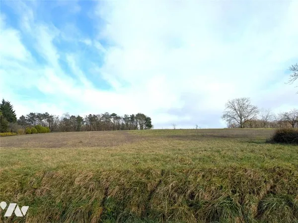 Terrain 836 m²