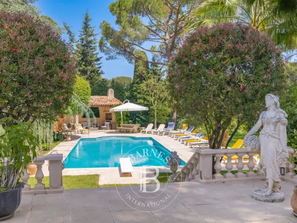 HAUTEURS DE CANNES - VILLA PROVENÇALE - 6 CHAMBRES
