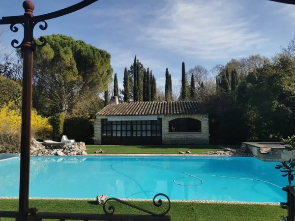 Villa 10 pièces 300 m²