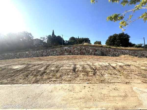 Terrain 4 faces 439 m² - Jardin avec charme minéral