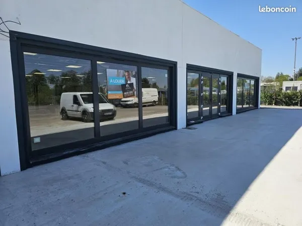Local commercial 640 m²