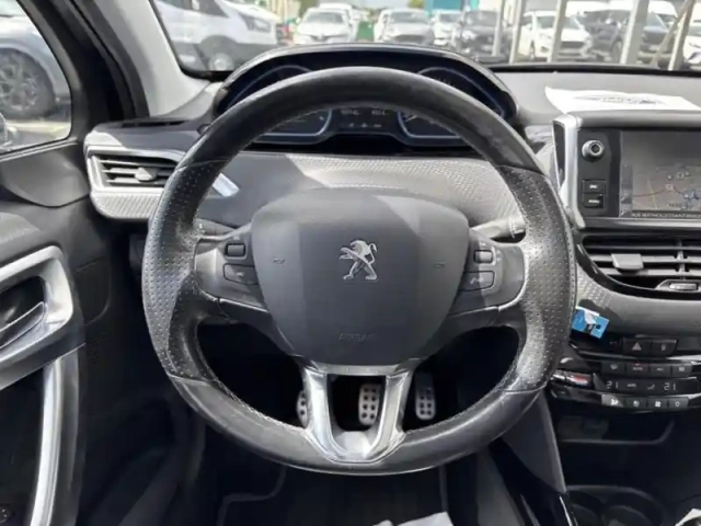 Peugeot 2008 1.6 bluehdi 100ch allure — photo 6
