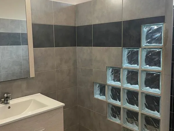 Maison F4 idéalement située proche centre ville tampon 600m et université 900m