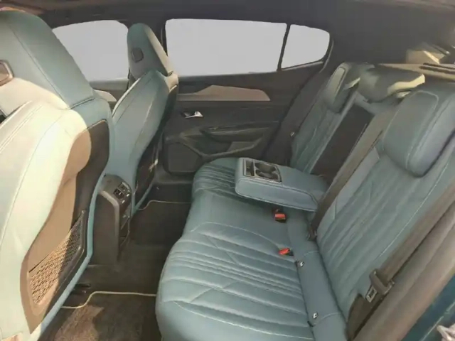 Peugeot 408 phev 225 e-eat8 — photo 12