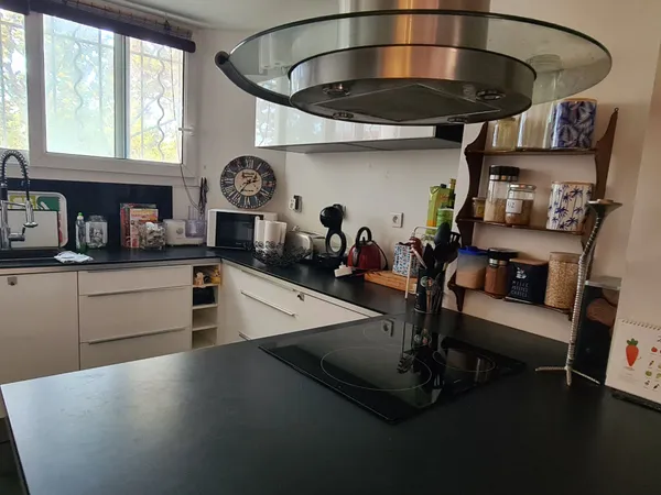 Loué grand appartement de 4 chambres 1 mois en novembre 2026