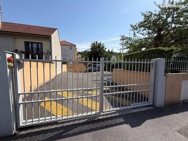 Place de parking extérieure dans copropriété