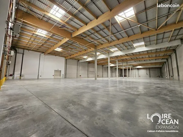 Local logistique 12 000 m²