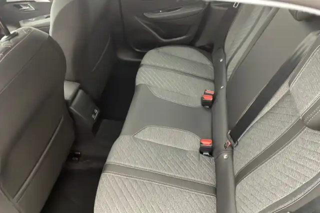 Peugeot 208 hybrid 110 e-dcs6 — photo 14