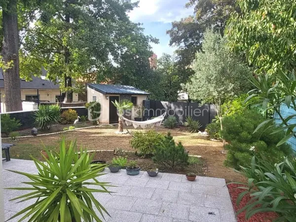 Maison 8 pièces 242 m²